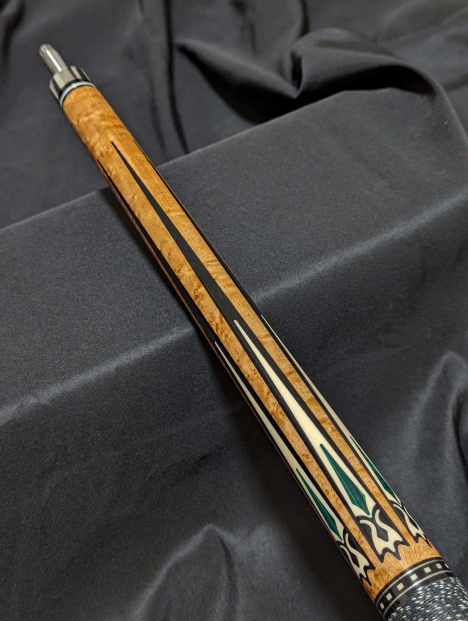 【5％OFF】 Mezz Cues 杢目 5剣 キュー ビリヤード メッヅキュー 濃 ビリヤード